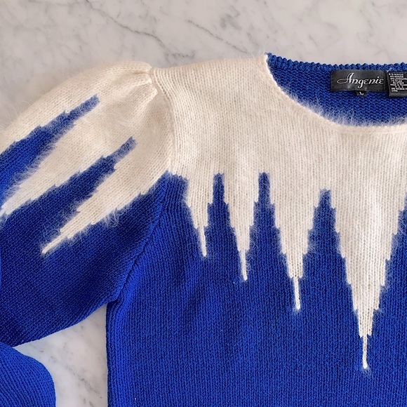 Vintage royal blue & white angora sweater with shoulder starburst size L - Picture 3 of 8